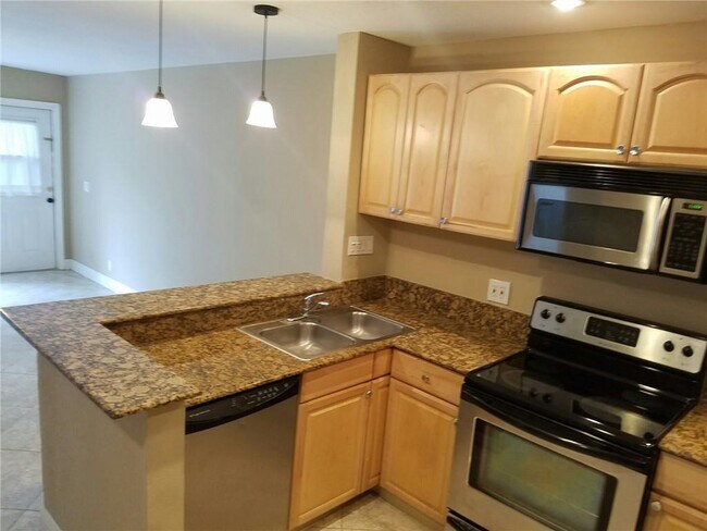 Building Photo - 10926 Royal Palm Blvd