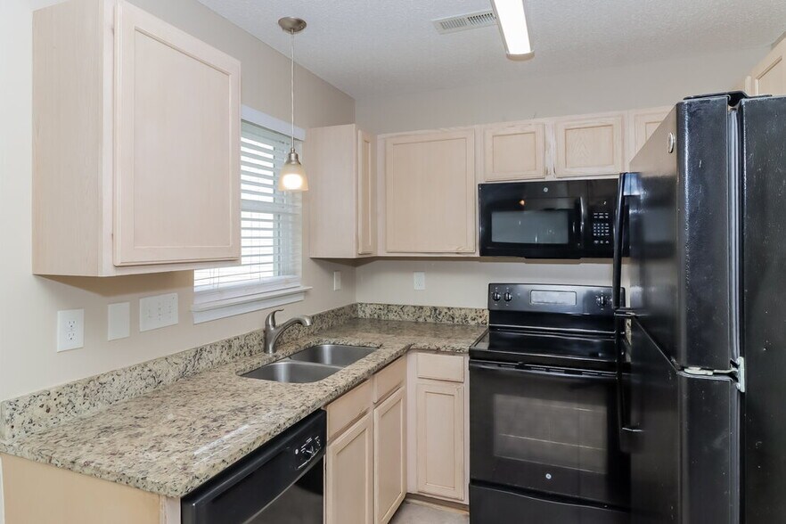 Building Photo - 6705 Rain Creek Way