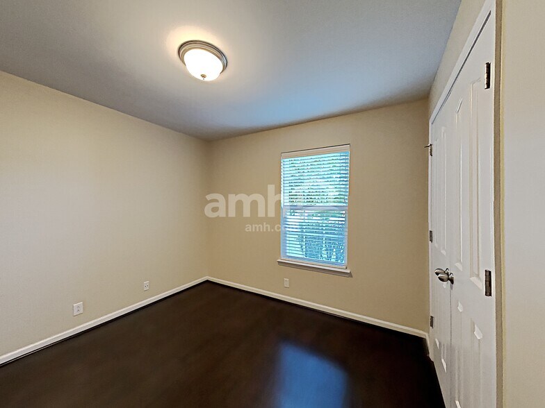 Building Photo - 2106 Bimelech Ln