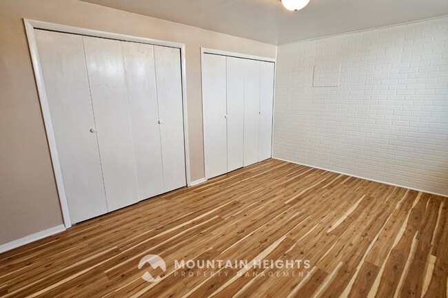 Building Photo - 9889 S Poppy Ln