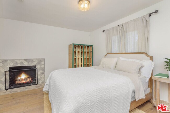 Building Photo - 5767 Tuxedo Terrace