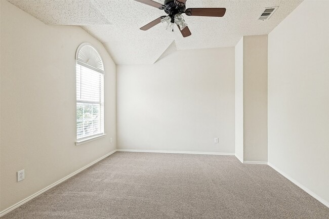 Building Photo - 732 Fox Run Trail