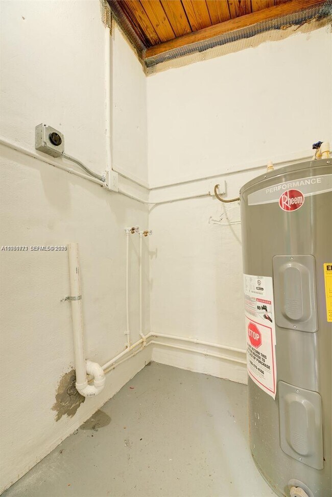 Building Photo - 9391 NW 5th Ave