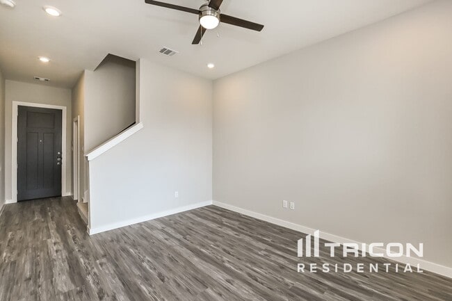 Building Photo - 22812 Terrazzo Dr