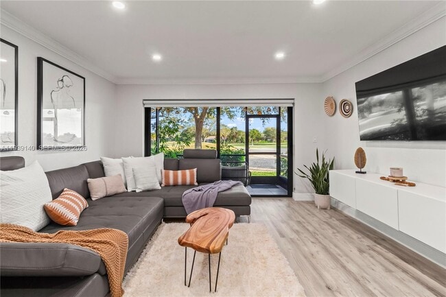 Building Photo - 9001 Jacaranda Ln