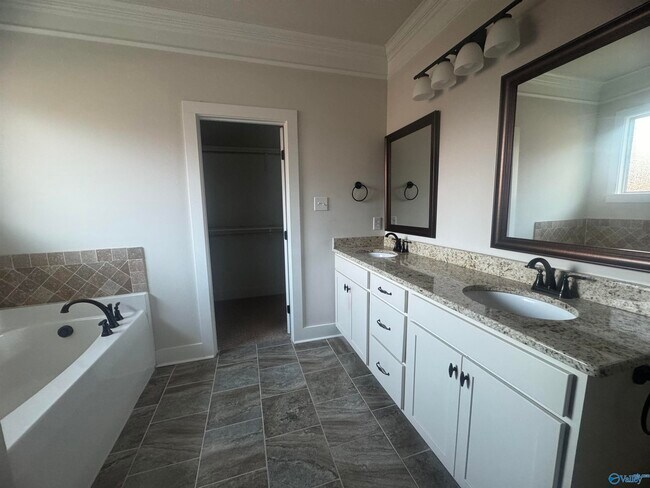 Building Photo - 117 Innocent Trl