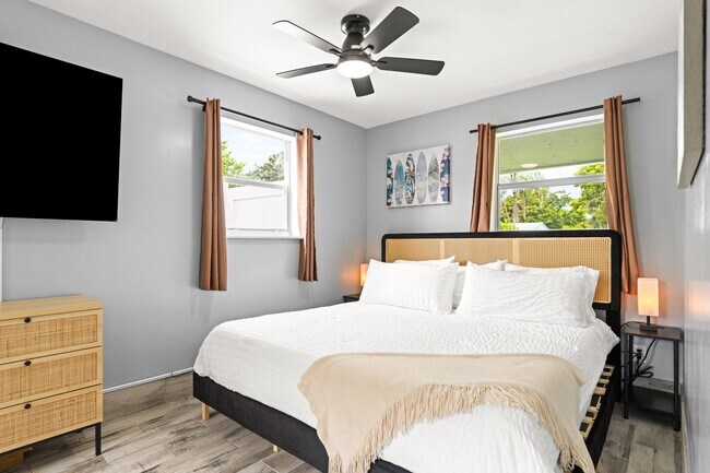 Building Photo - 19165 SE Homewood Ave