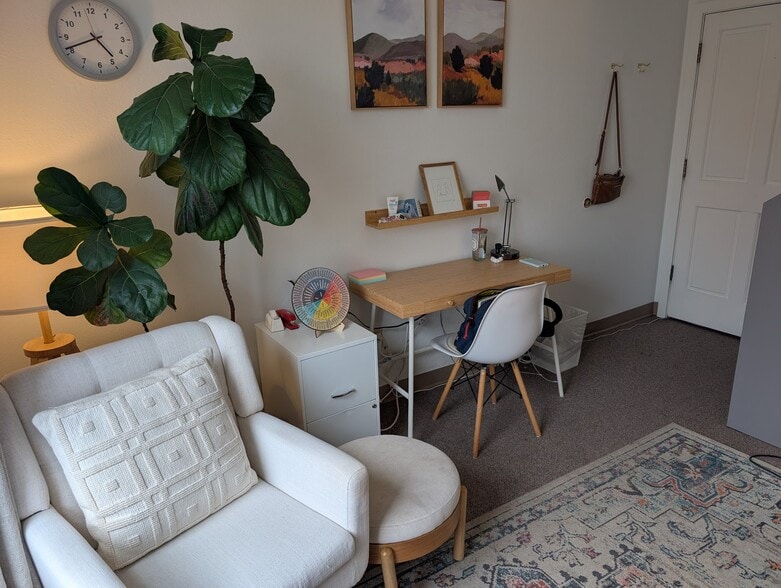 Building Photo - 19 Old Town Square