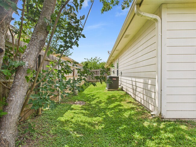 Building Photo - 612 Townplace Dr