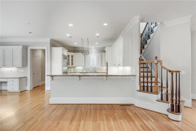 Building Photo - 225 High Point Walk NE