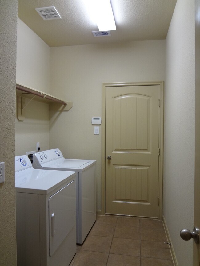 Building Photo - 24510 Avellino Ct