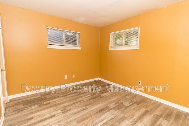 Building Photo - 1008 N Hawthorne St