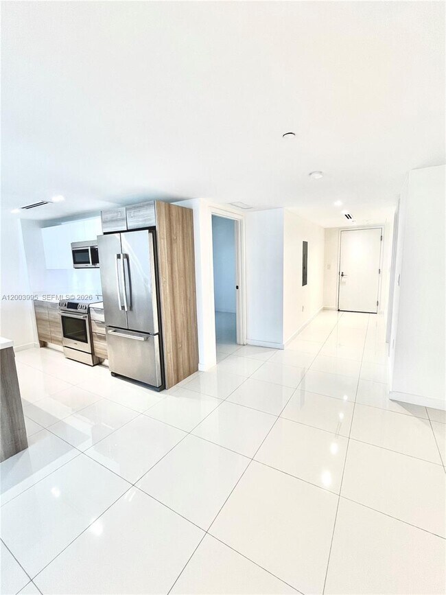 Building Photo - 9940 W Bay Harbor Dr