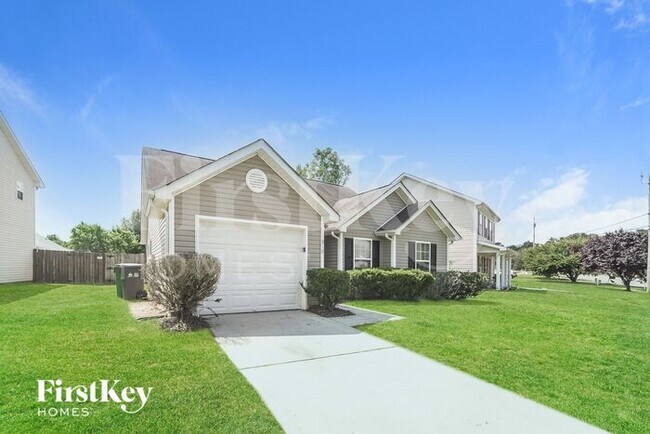 Building Photo - 916 Lakehill Rd