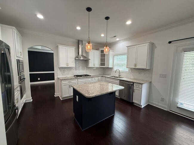 Building Photo - 4 Bedroom Home on a Cul-de-Sac with Lawn Care Included!