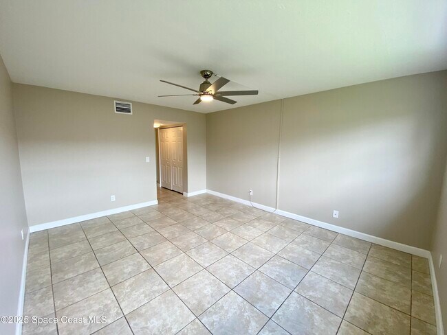 Building Photo - 325 Tangle Run Blvd