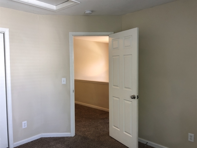 Building Photo - 612 Hanska Way