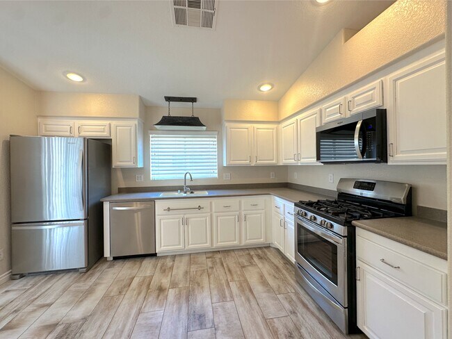 Building Photo - 9221 Candilela Ct