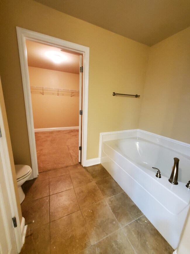Building Photo - 2504 Millwood Cir SE