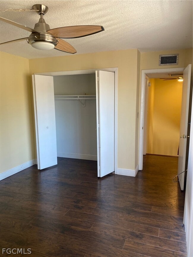 Building Photo - 5245 Cedarbend Dr