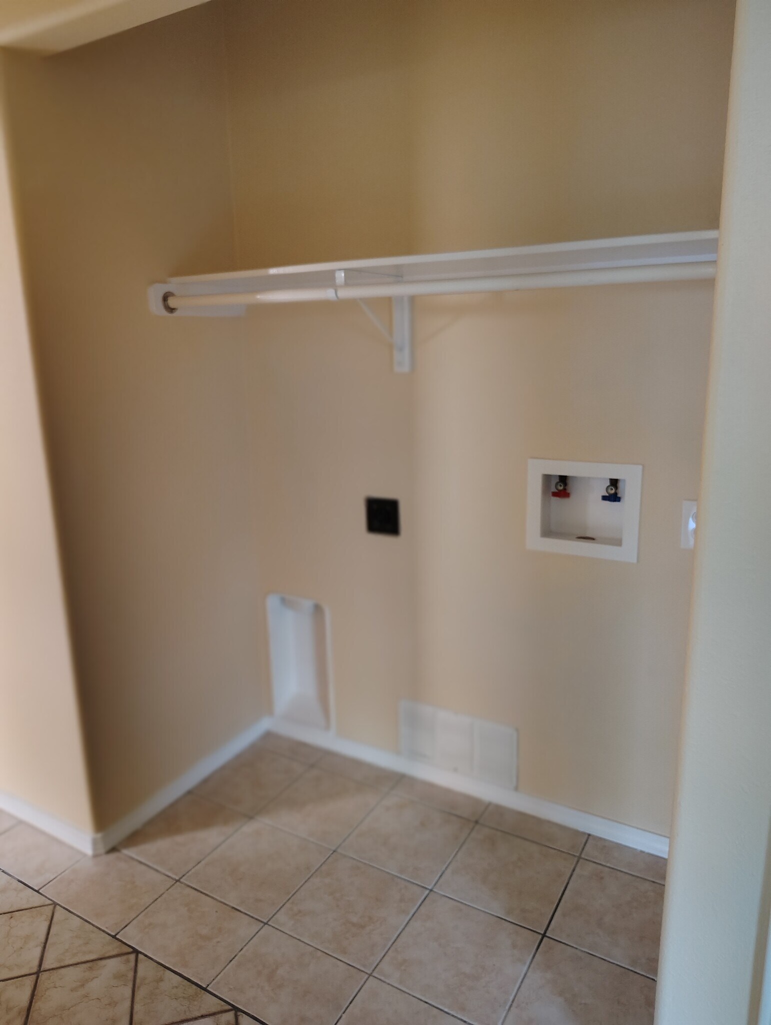 Building Photo - 966 Live Oak Cir