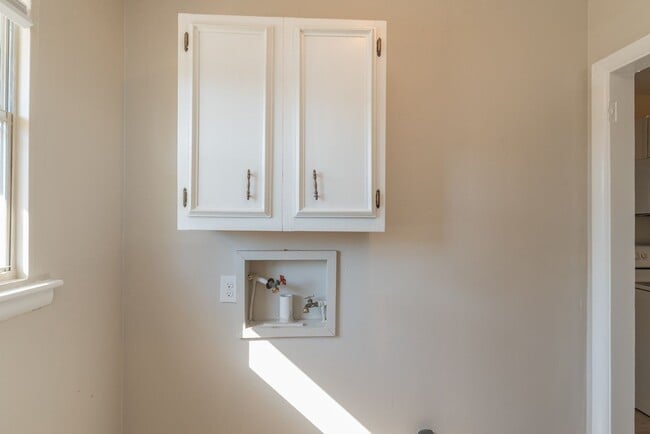 Building Photo - $1,300 - 3 bed/2 bath house for rent in Fl...