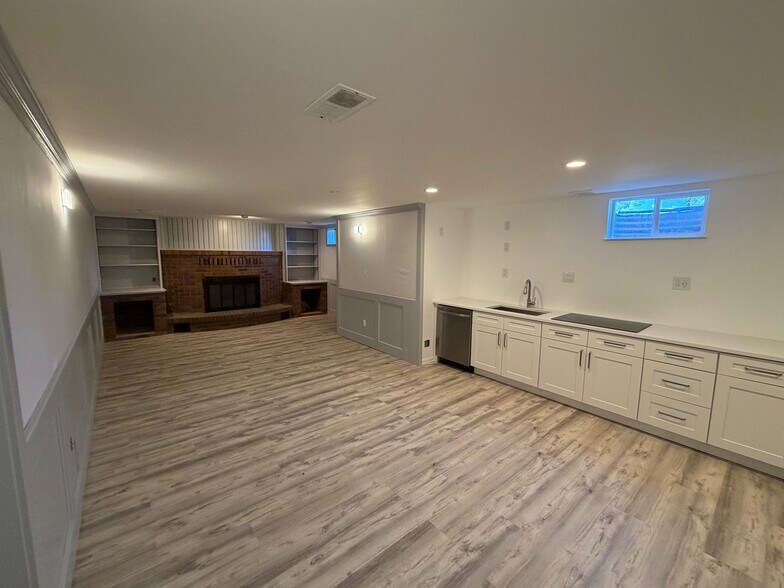 Building Photo - 235 Coral Way