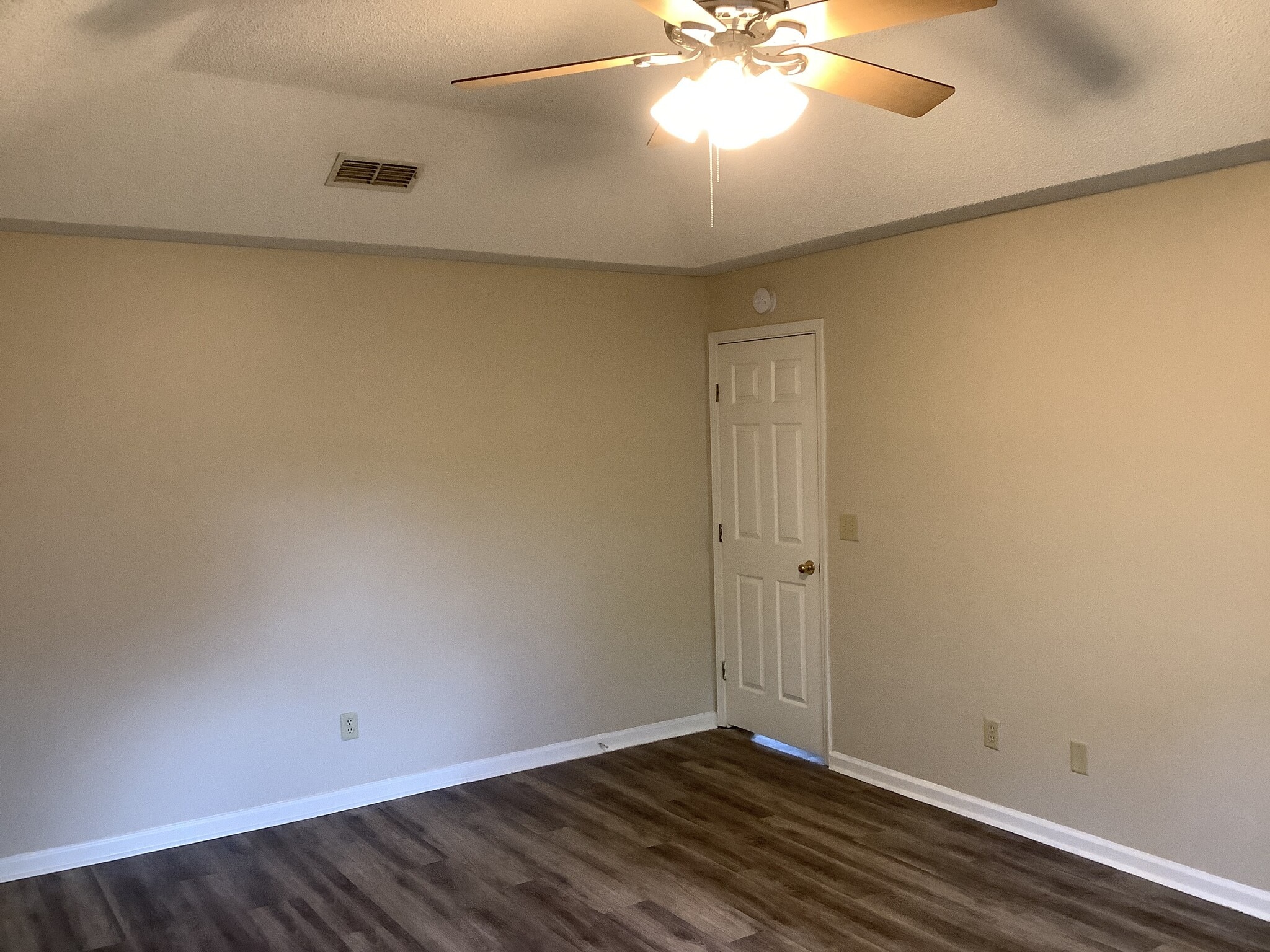 Building Photo - 240 Honeysuckle Way