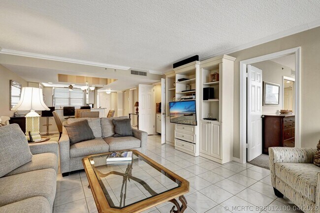 Building Photo - 840 Ocean Dr
