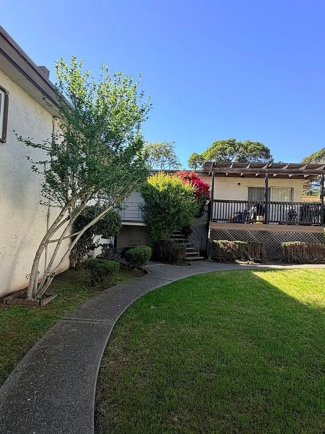 Building Photo - 1650 159th Ave