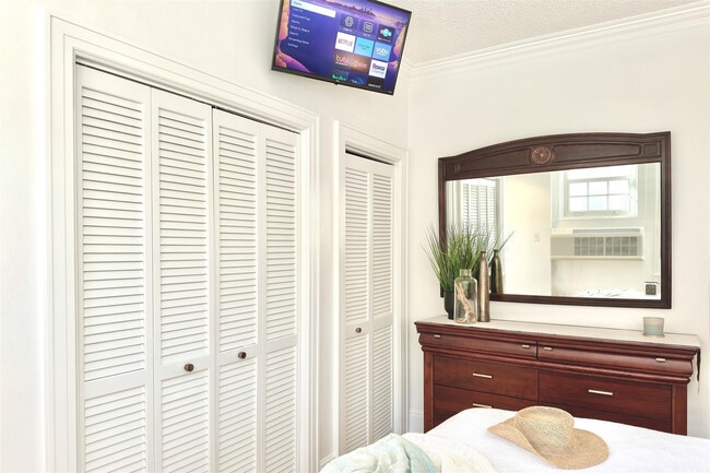 Building Photo - 235 Sunrise Ave