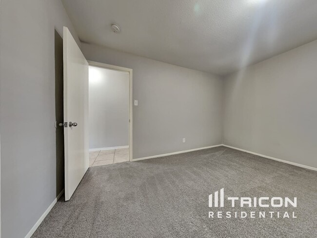 Building Photo - 5515 Fallengate Dr