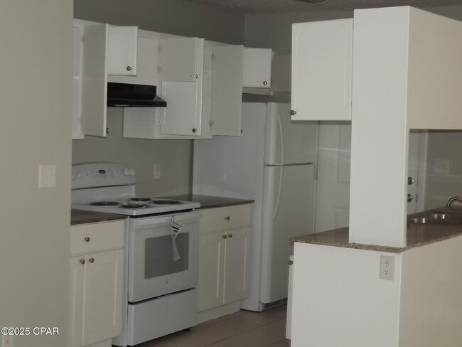 Building Photo - 2712 Oak Hammock Dr