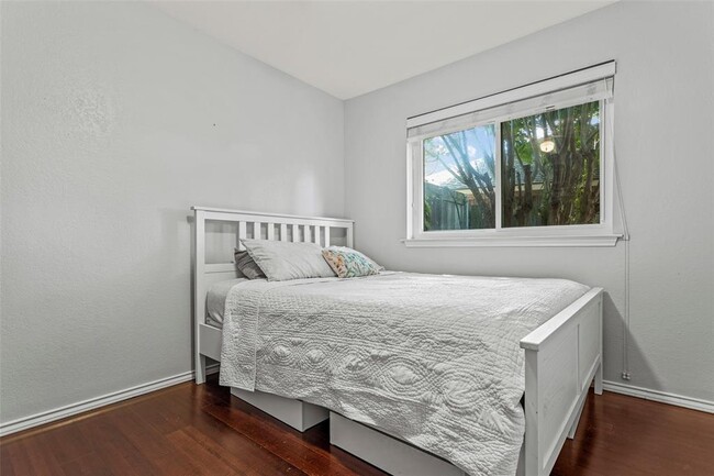 Building Photo - 1106 Lockridge-