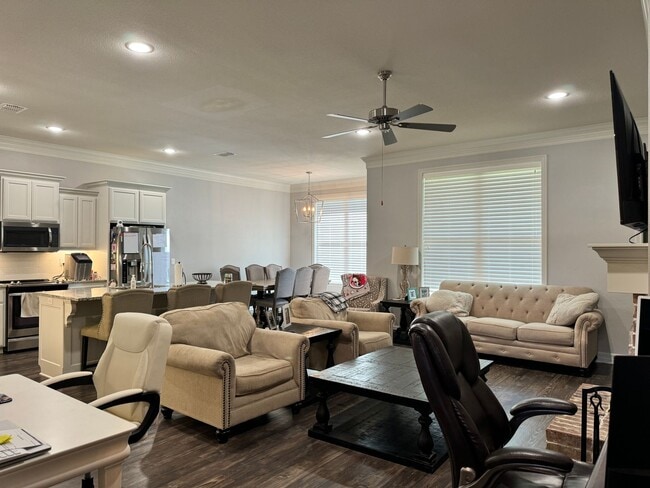 Building Photo - 1017 Stagecoach Bend