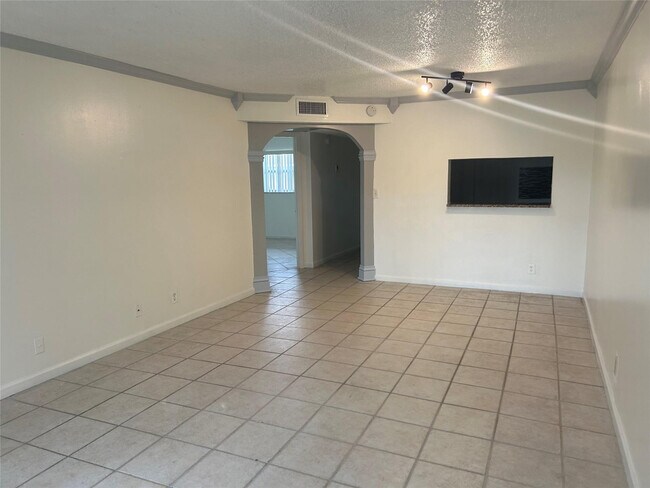 Building Photo - 8000 Fairview Dr