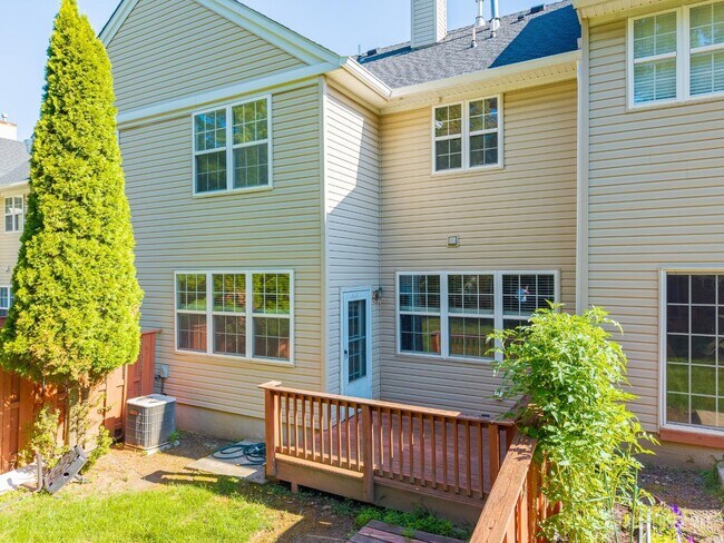 Building Photo - 12 Scarlet Oak Dr