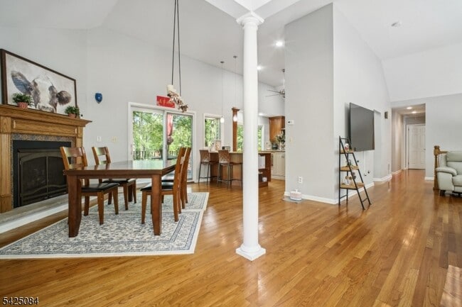 Building Photo - 195 Chaucer Dr