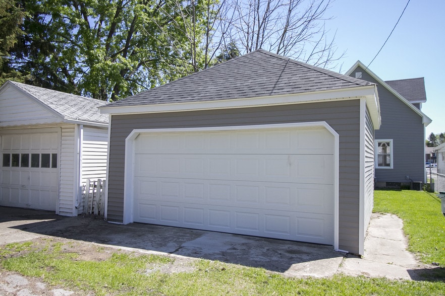 Building Photo - 140 Walnut St