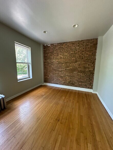 Building Photo - 4237 N Paulina St