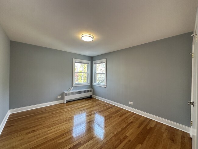 Building Photo - 2750 W North Shore Ave