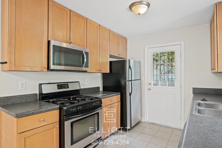 Building Photo - 1095 Oakfield Dr SE