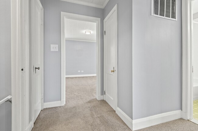 Building Photo - 2600 N Longwood St