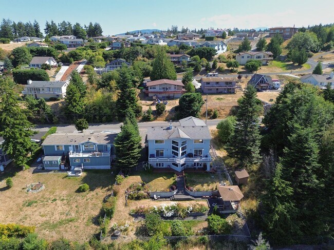 Building Photo - Stunning Home for Lease in Diamond Point
