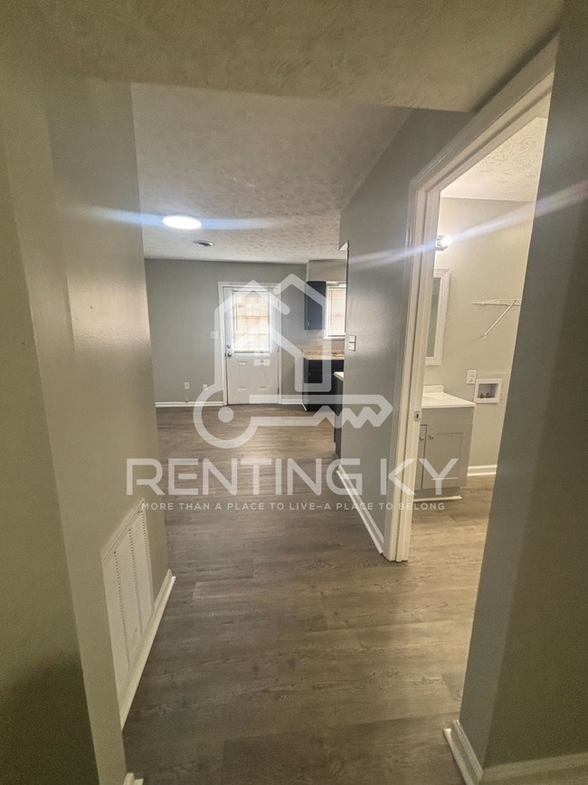 Building Photo - Updated 2-Bed, 1.5-Bath Townhome with a Garage!