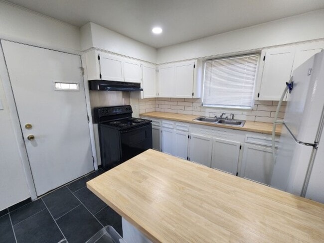 Building Photo - 1715 Doctor M.L.K. Jr Dr