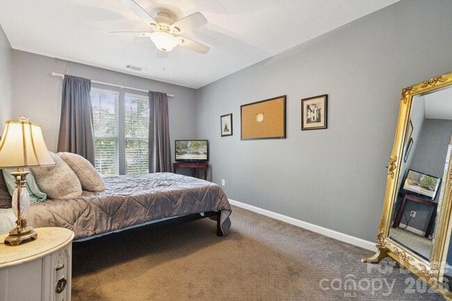 Building Photo - 6037 Queens Walk Ct