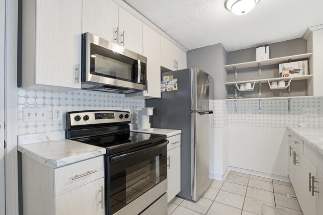 Building Photo - 2415 Catskill Ct