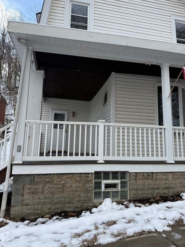 Primary Photo - 550 Wood St