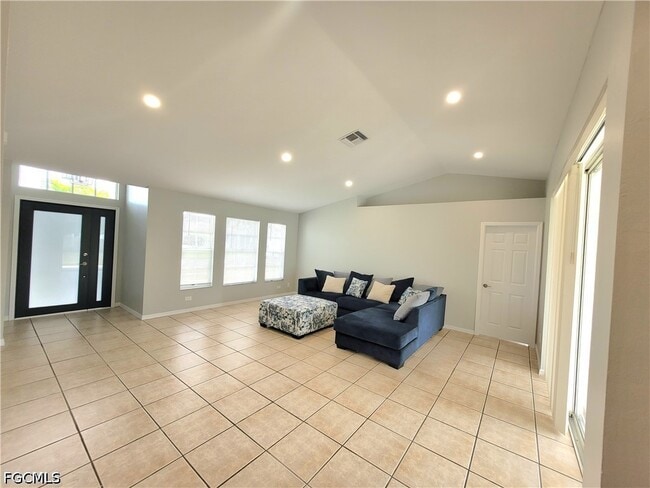 Building Photo - 4102 SW 14th Ave